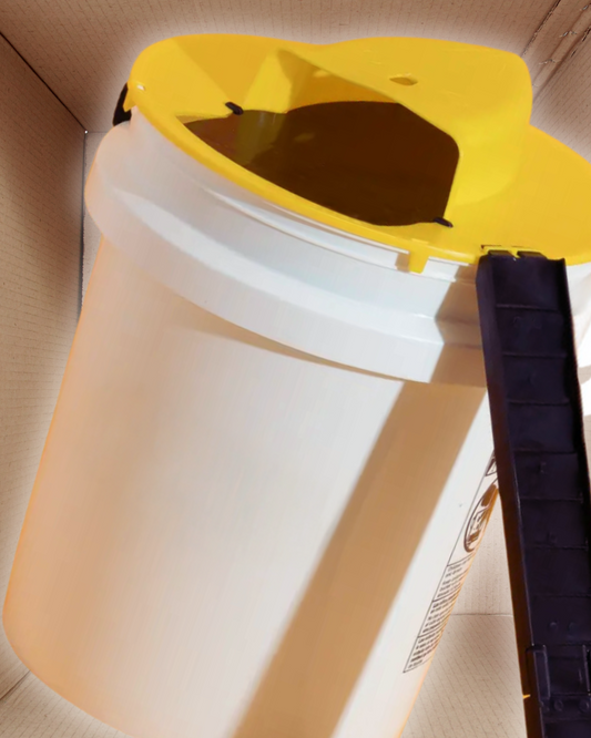 THE CHEEZYBUCKET LID TRAP.